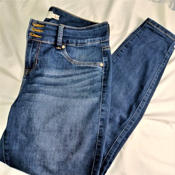 Torrid Jegging Skinny Super Stretch High-Rise Jean - Picture 3 of 6